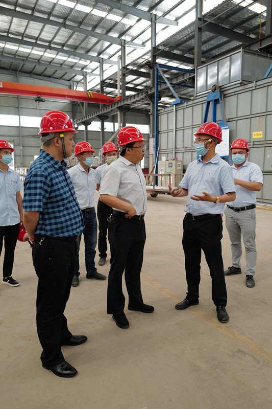 黨工委委員、管委會副主任王峰?蒞臨我廠調研